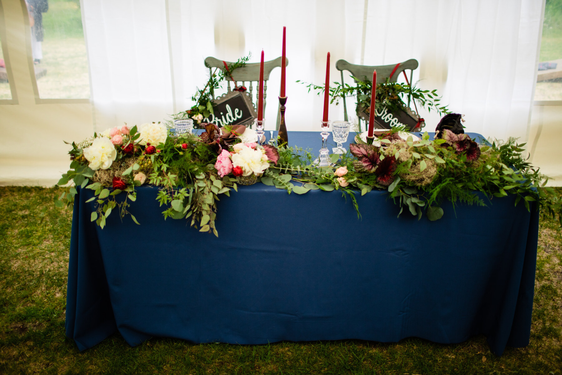 Wedding sweetheart table.